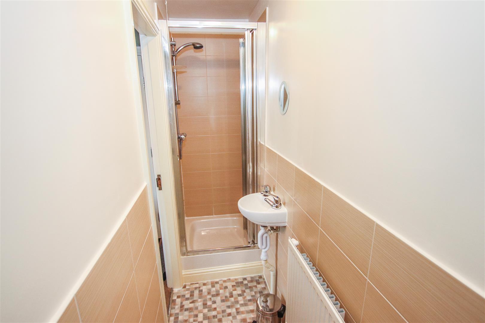 EN-SUITE SHOWER ROOM